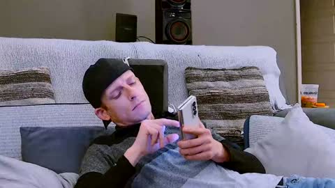 Snapshot of dilldough405 chatting on February 6, 9:28 pm Dilldough405 online show from February 6, 9:28 pm