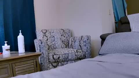 Snapshot of dilldough405 chatting on February 17, 1:15 am Dilldough405 online show from February 17, 1:15 am