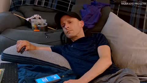 Snapshot of dilldough405 chatting on September 17, 7:04 pm Dilldough405 online show from September 17, 7:04 pm