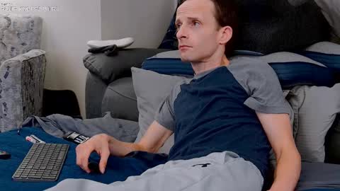 Snapshot of dilldough405 chatting on October 25, 5:37 am Dilldough405 online show from October 25, 5:37 am