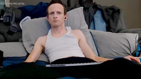 Snapshot of dilldough405 chatting on November 7, 10:04 am Dilldough405 online show from November 7, 10:04 am