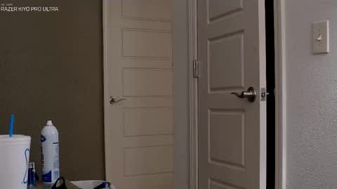 Snapshot of dilldough405 chatting on December 4, 6:23 am Dilldough405 online show from December 4, 6:23 am