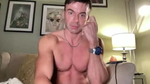 Snapshot of dillonwilde chatting on October 11, 8:07 pm Dillon online show from October 11, 8:07 pm