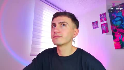 Julian Independent Model online show from February 1, 10:30 pm