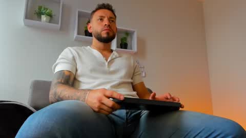 Snapshot of dimitri_master chatting on October 6, 8:17 pm Angel Dimitri online show from October 6, 8:17 pm