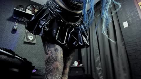 Snapshot of dimmuanddarkness chatting on December 18, 9:04 am dimmuanddarkness online show from December 18, 9:04 am