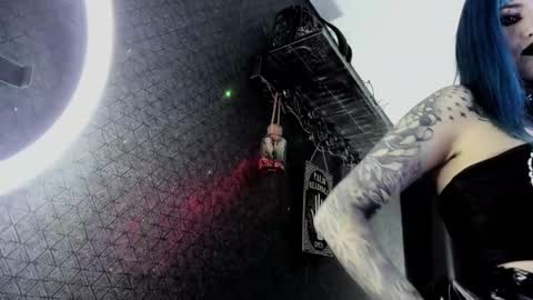 Snapshot of dimmuanddarkness chatting on February 22, 4:19 pm dimmuanddarkness online show from February 22, 4:19 pm