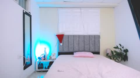 Snapshot of dina_mcry chatting on December 18, 10:38 pm DINA online show from December 18, 10:38 pm