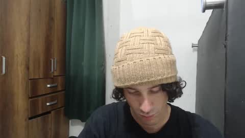 Snapshot of dioni_soe chatting on November 24, 12:54 am Henry online show from November 24, 12:54 am