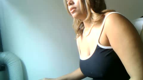 diosadeluniverso_ online show from October 15, 1:00 pm