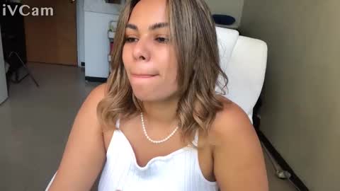 Snapshot of diosadeluniverso_ chatting on October 29, 9:27 pm diosadeluniverso_ online show from October 29, 9:27 pm