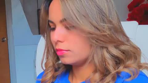 Snapshot of diosadeluniverso_ chatting on December 15, 12:31 pm diosadeluniverso_ online show from December 15, 12:31 pm