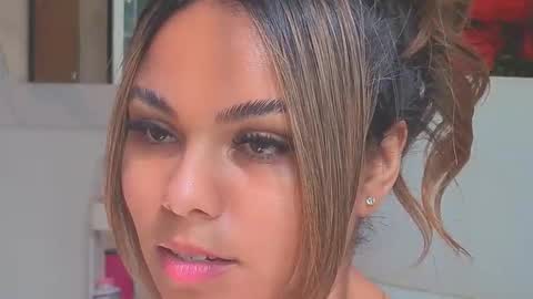 diosadeluniverso_ online show from January 8, 6:21 pm