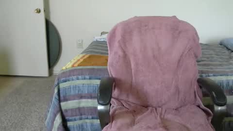 Dee online show from March 31, 4:40 pm