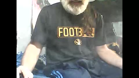 Snapshot of dirtmcgirt82 chatting on January 5, 4:04 am dirtmcgirt82 online show from January 5, 4:04 am