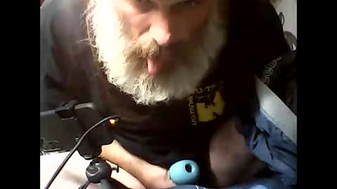 Snapshot of dirtmcgirt82 chatting on December 15, 6:39 am dirtmcgirt82 online show from December 15, 6:39 am