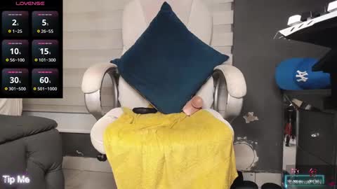 Snapshot of dirty_27cms chatting on November 23, 1:05 am dirty_27cms online show from November 23, 1:05 am