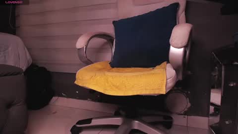 Snapshot of dirty_27cms chatting on December 19, 11:45 pm dirty_27cms online show from December 19, 11:45 pm