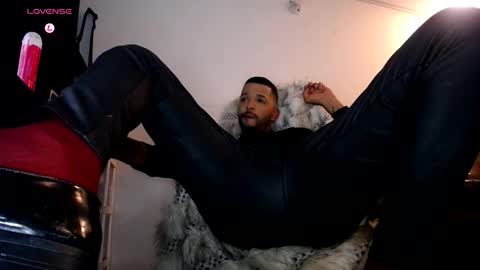 Snapshot of dirtybhot chatting on December 14, 5:02 am I just want to be happy online show from December 14, 5:02 am