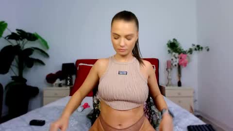 Snapshot of dirtystudentgirl chatting on November 5, 10:15 am Chloe online show from November 5, 10:15 am