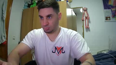 Snapshot of diselobienclaro chatting on December 18, 10:27 pm diselobienclaro online show from December 18, 10:27 pm