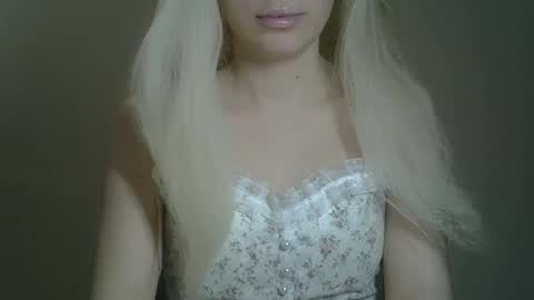 DitaMilton online show from March 3, 4:03 pm