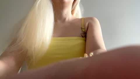 DitaMilton online show from March 10, 2:48 pm