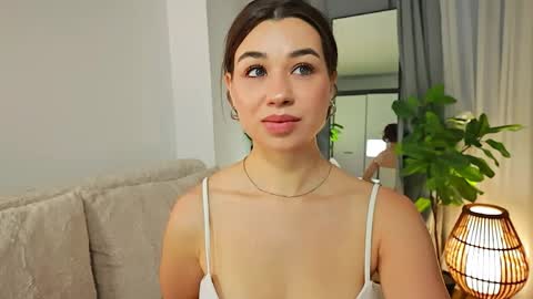 Tia online show from June 1, 6:09 pm