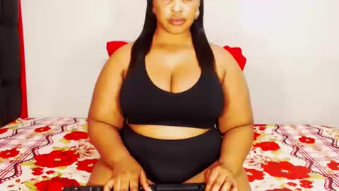 Snapshot of divinebooty93 chatting on November 5, 12:27 pm divinebooty93 online show from November 5, 12:27 pm