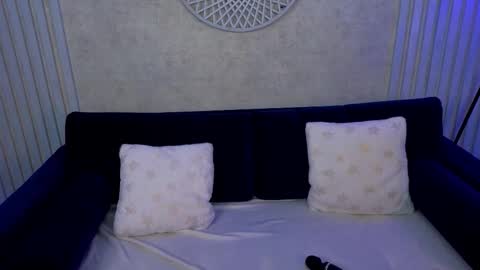 DivineJasss online show from December 3, 8:45 am