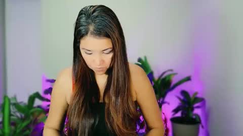 DivineLynn online show from December 18, 3:18 pm