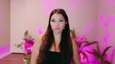 DivineLynn online show from February 4, 6:14 pm