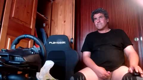 Snapshot of divitimido chatting on October 9, 7:06 am divitimido online show from October 9, 7:06 am