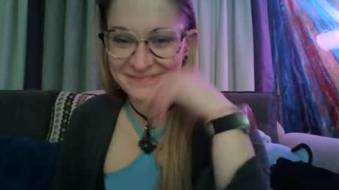 Snapshot of dixie_comanche chatting on December 4, 6:44 am dixie_comanche online show from December 4, 6:44 am