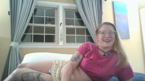 Snapshot of dixie_comanche chatting on January 8, 5:27 am dixie_comanche online show from January 8, 5:27 am