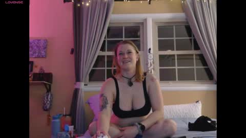 Snapshot of dixie_comanche chatting on March 10, 12:29 am dixie_comanche online show from March 10, 12:29 am