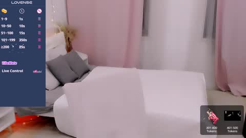 Snapshot of dixipixi_ chatting on December 6, 10:27 am dixipixi_ online show from December 6, 10:27 am