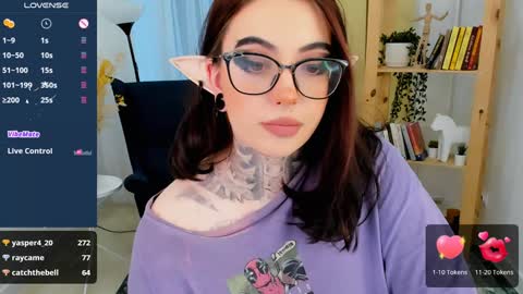 Snapshot of dixipixi_ chatting on December 7, 9:06 am dixipixi_ online show from December 7, 9:06 am