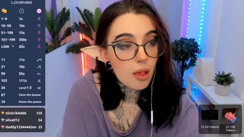 Snapshot of dixipixi_ chatting on December 8, 8:30 am dixipixi_ online show from December 8, 8:30 am