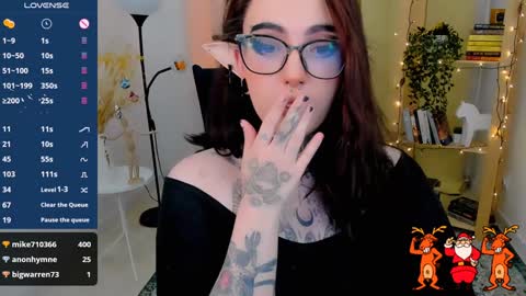 Snapshot of dixipixi_ chatting on December 26, 1:43 pm dixipixi_ online show from December 26, 1:43 pm