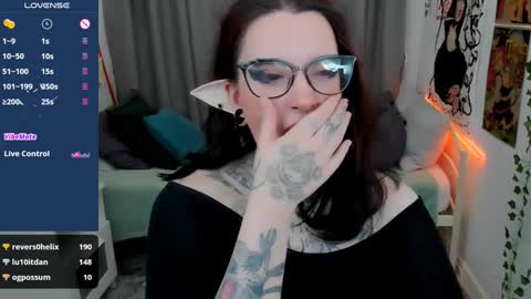 Snapshot of dixipixi_ chatting on January 3, 8:43 am dixipixi_ online show from January 3, 8:43 am