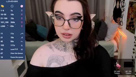 Snapshot of dixipixi_ chatting on January 4, 5:37 am dixipixi_ online show from January 4, 5:37 am