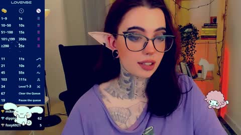 Snapshot of dixipixi_ chatting on January 5, 11:48 am dixipixi_ online show from January 5, 11:48 am