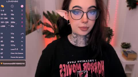 Snapshot of dixipixi_ chatting on January 10, 5:37 am dixipixi_ online show from January 10, 5:37 am