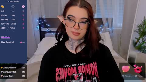 Snapshot of dixipixi_ chatting on January 11, 11:45 am dixipixi_ online show from January 11, 11:45 am