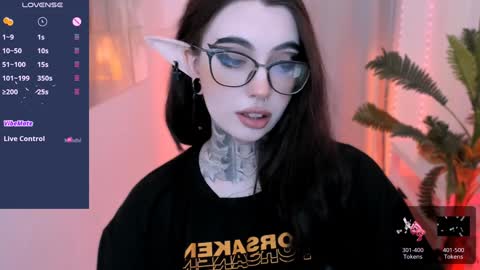 Snapshot of dixipixi_ chatting on January 23, 10:22 am dixipixi_ online show from January 23, 10:22 am