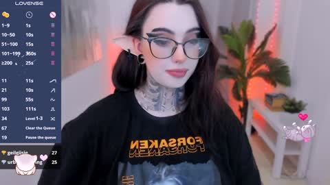 Snapshot of dixipixi_ chatting on January 31, 9:59 am dixipixi_ online show from January 31, 9:59 am