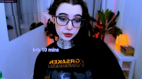 Snapshot of dixipixi_ chatting on February 7, 11:45 am dixipixi_ online show from February 7, 11:45 am