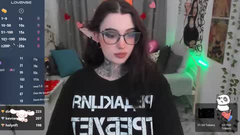 Snapshot of dixipixi_ chatting on February 14, 11:42 am dixipixi_ online show from February 14, 11:42 am