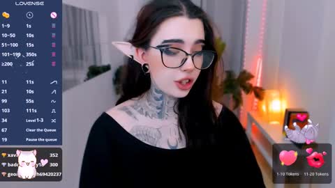 Snapshot of dixipixi_ chatting on March 9, 8:40 am dixipixi_ online show from March 9, 8:40 am